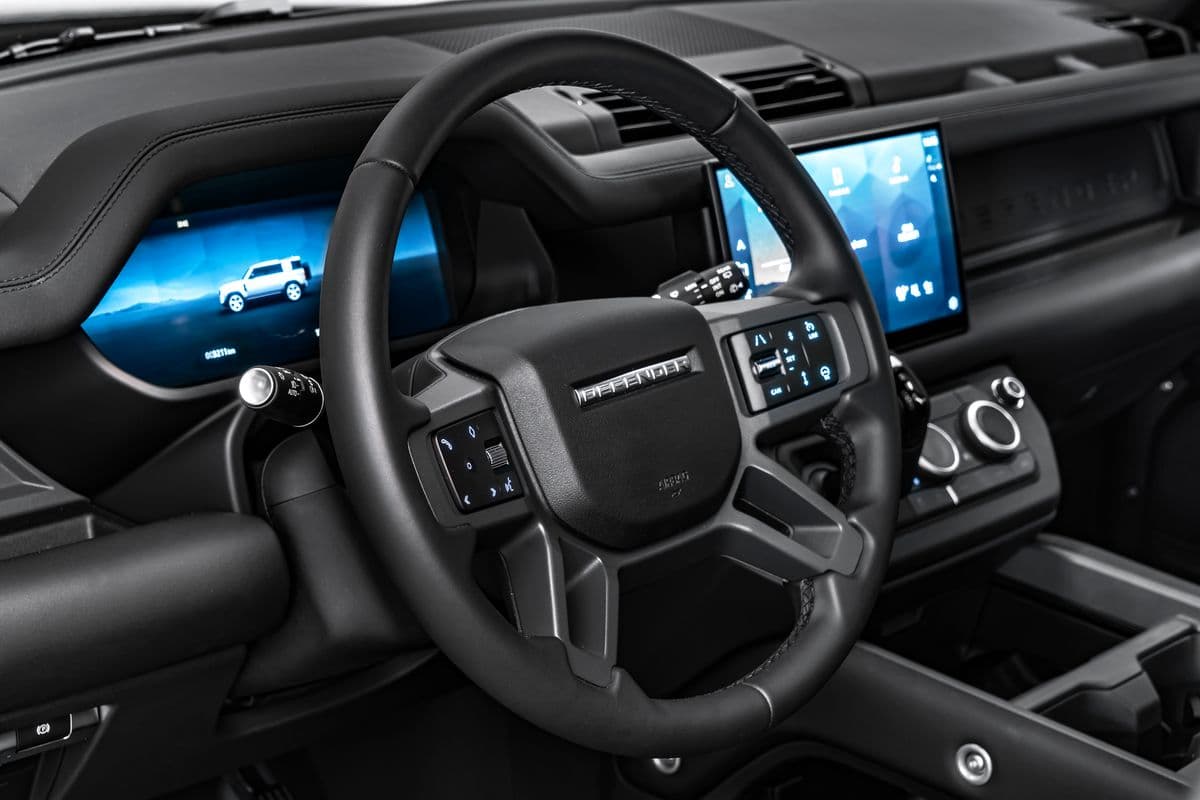 2025 Land Rover Defender - 16
