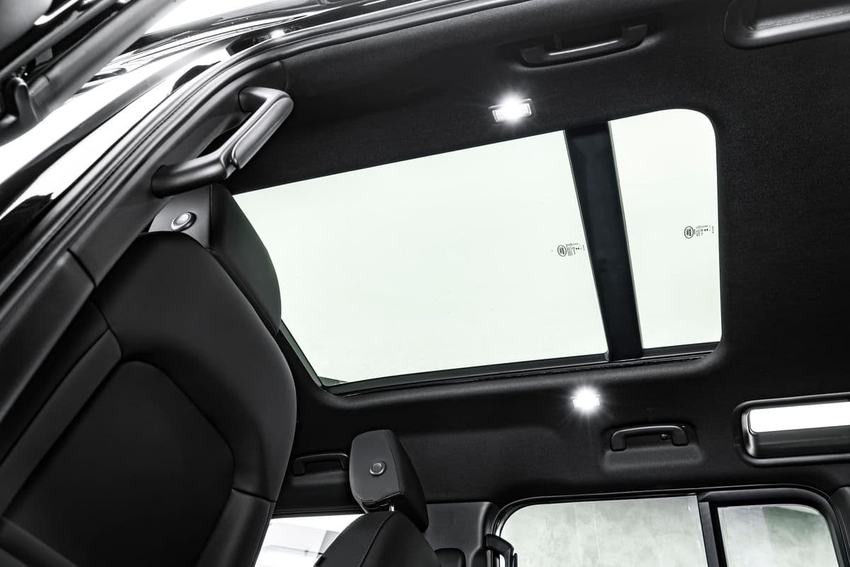 2025 Land Rover Defender - 18