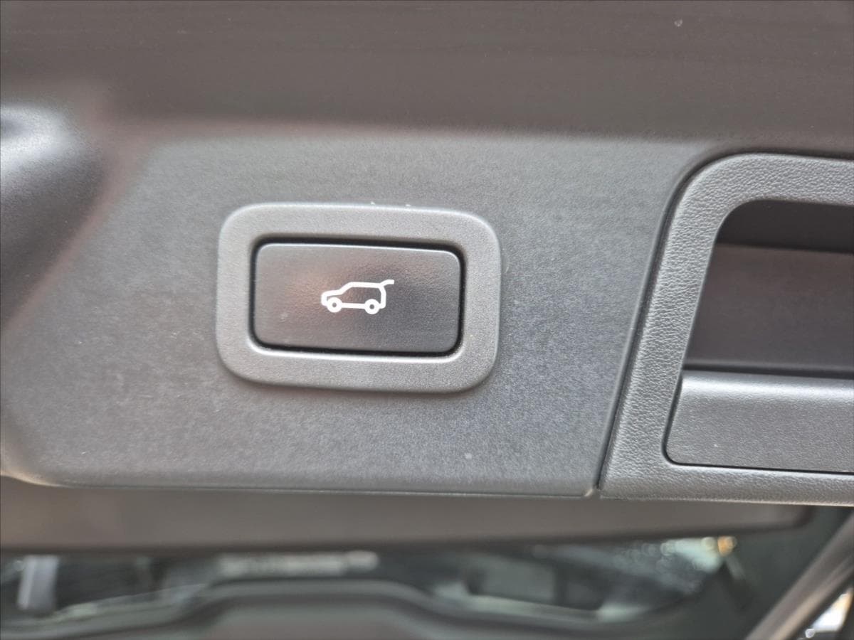 2018 Land Rover Range Rover Velar - 12