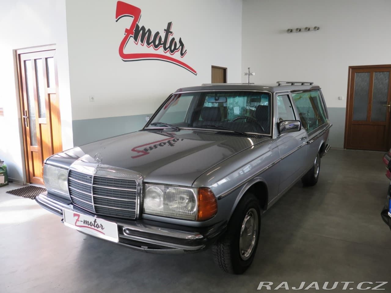Mercedes-Benz 123 3.0D pohřební vůz, TOP ST