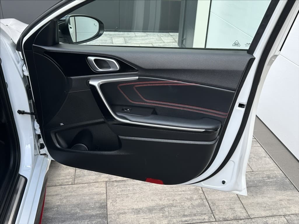 2022 Kia Proceed - 17