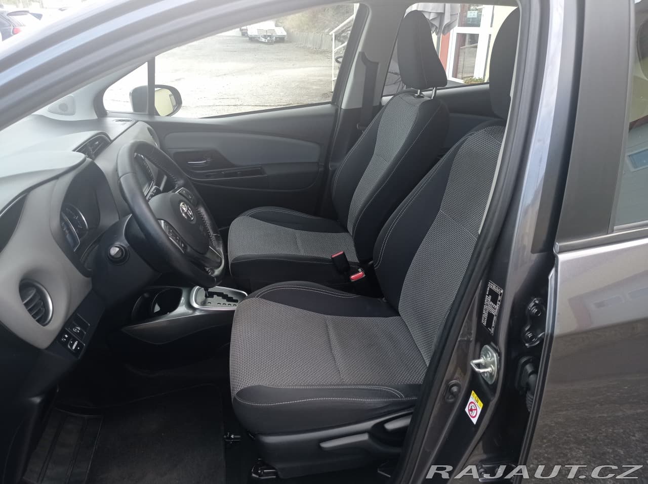 2016 Toyota Yaris - 10