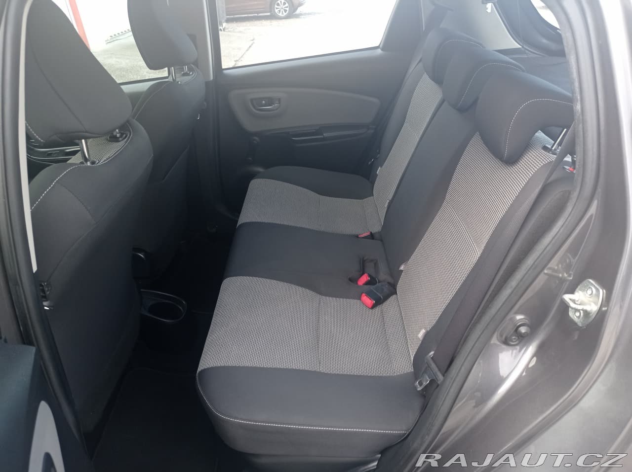 2016 Toyota Yaris - 11