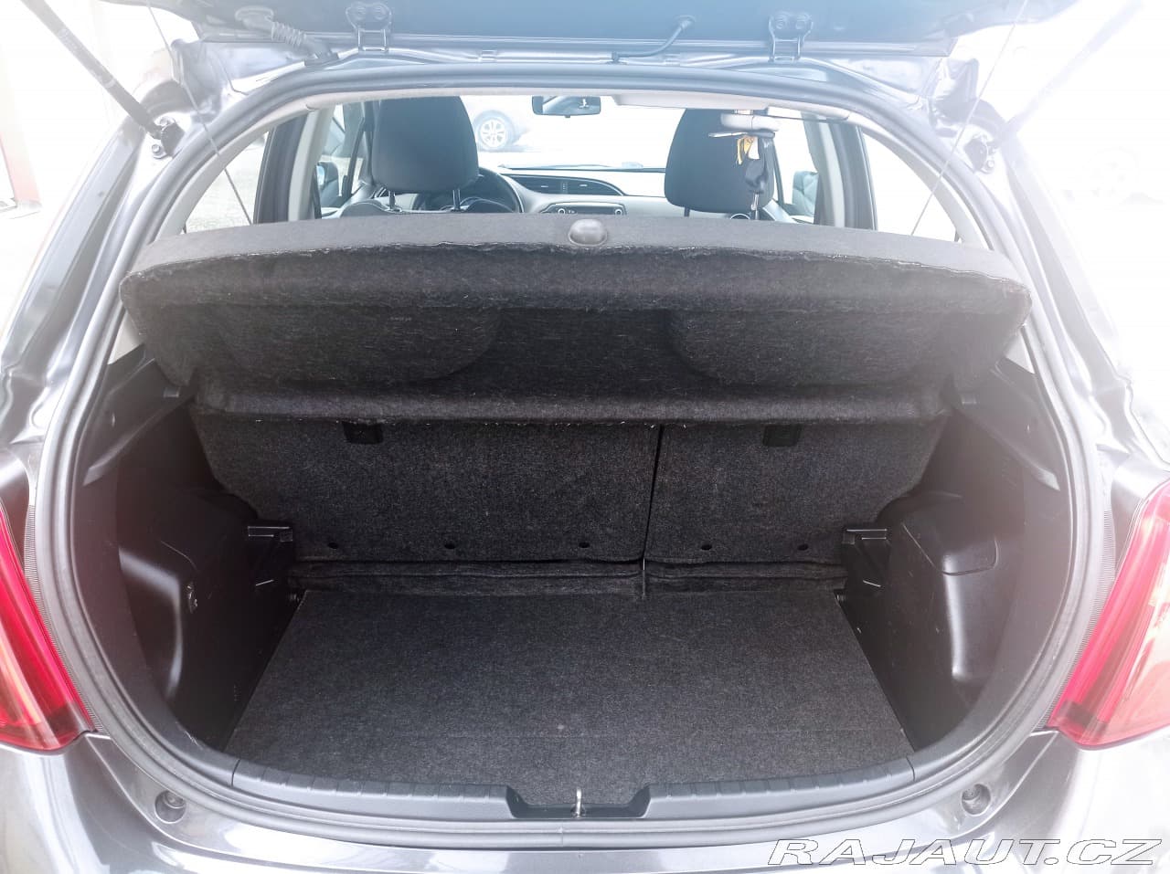 2016 Toyota Yaris - 12