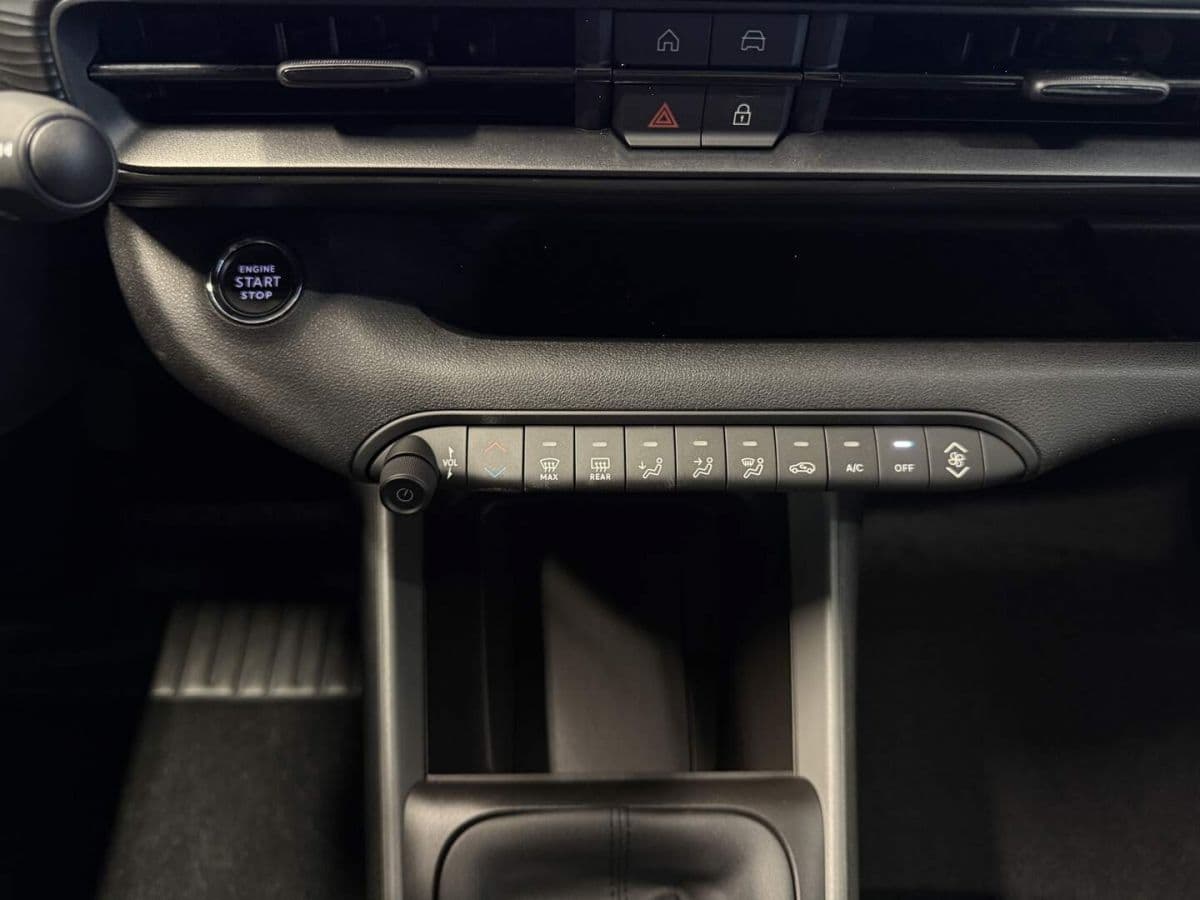 2025 Jeep Avenger - 12