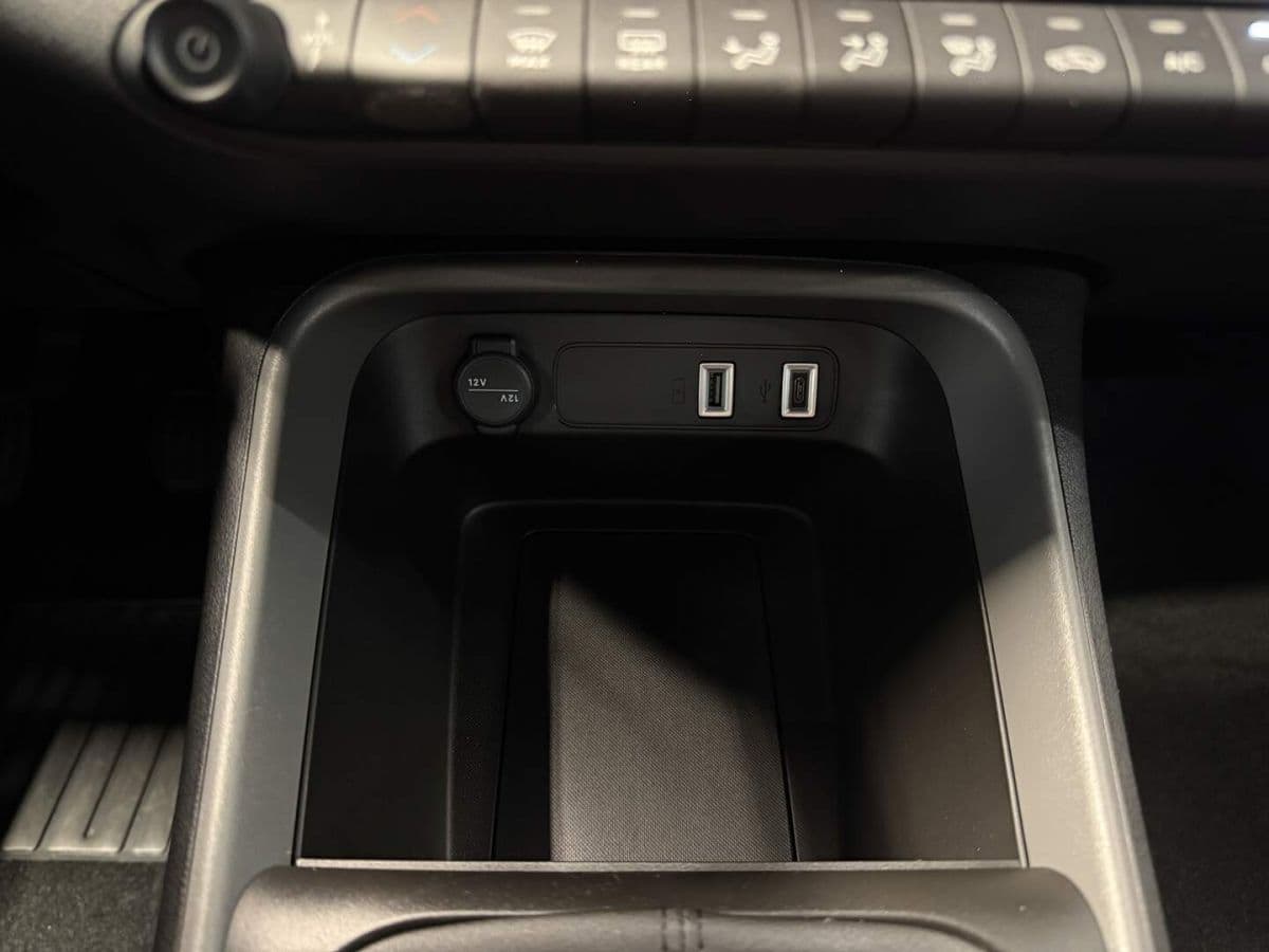 2025 Jeep Avenger - 13