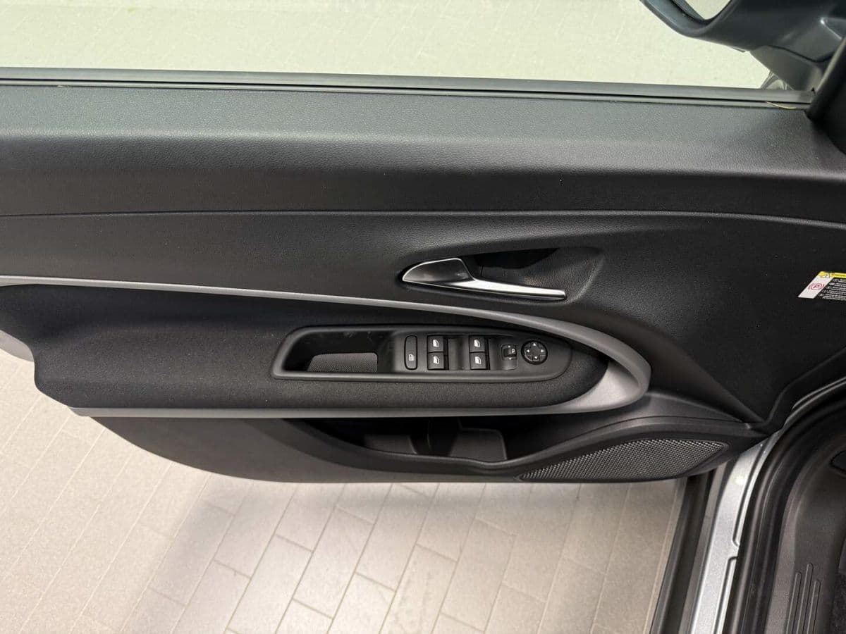 2025 Jeep Avenger - 15