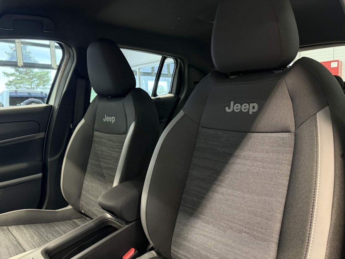 2025 Jeep Avenger - 17