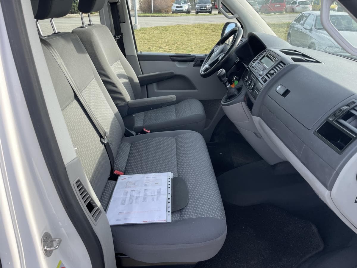 2013 Volkswagen Transporter - 11