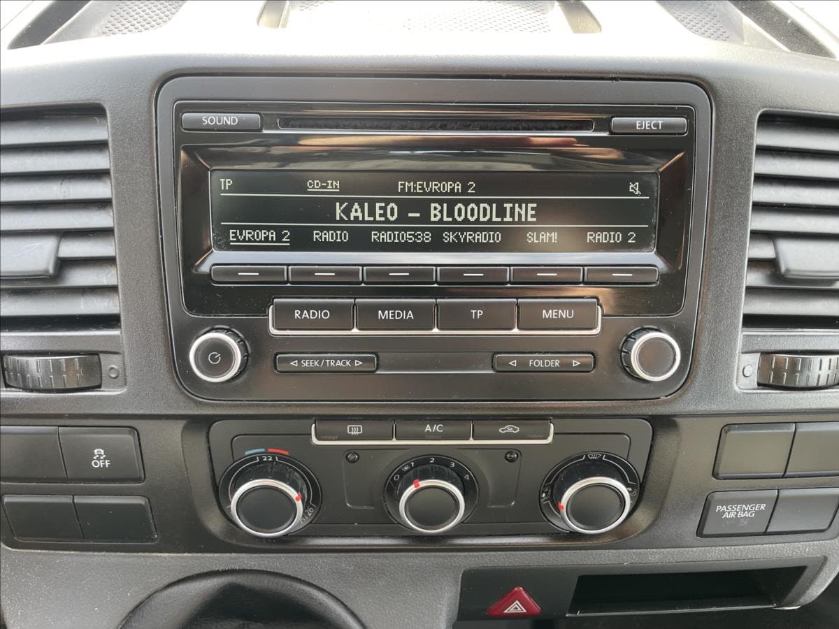 2013 Volkswagen Transporter - 16