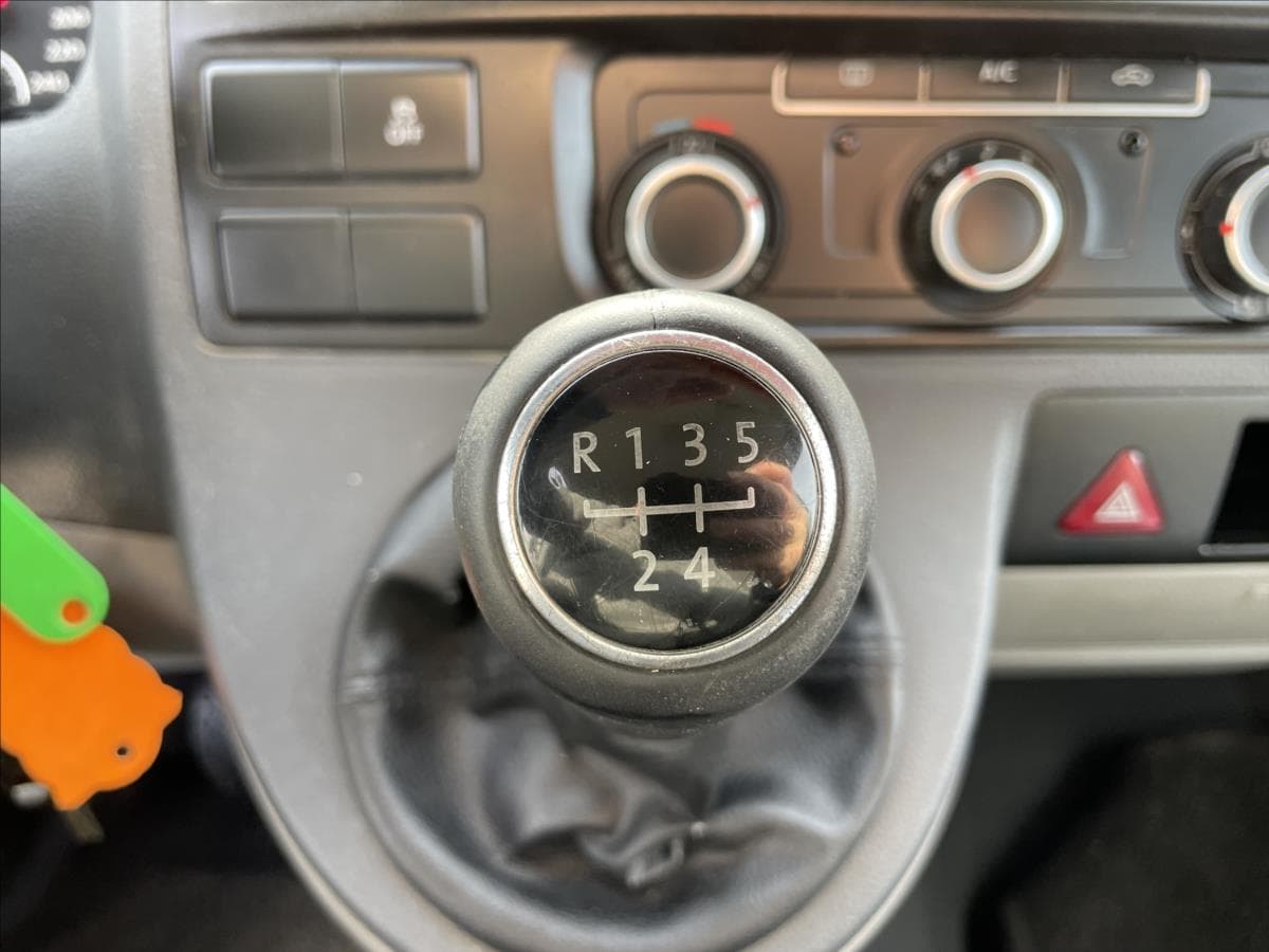 2013 Volkswagen Transporter - 17