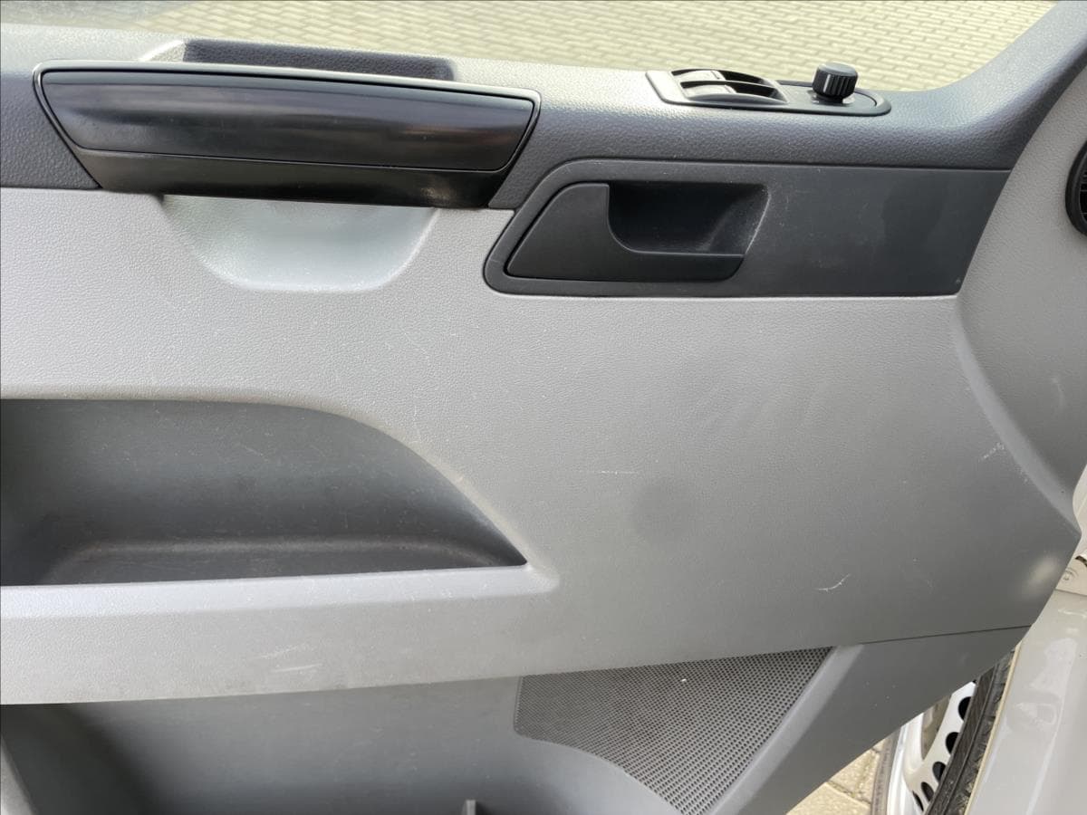 2013 Volkswagen Transporter - 19