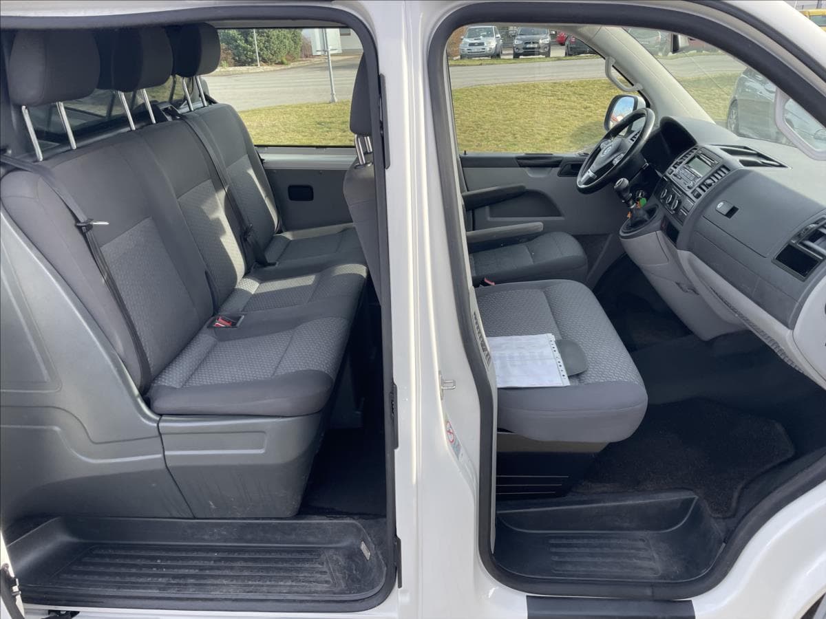 2013 Volkswagen Transporter - 9