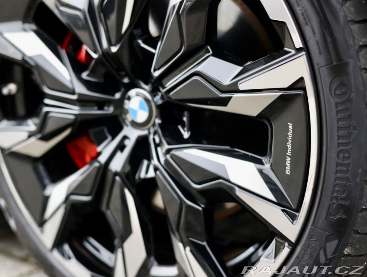 2025 BMW 5-Series - 10