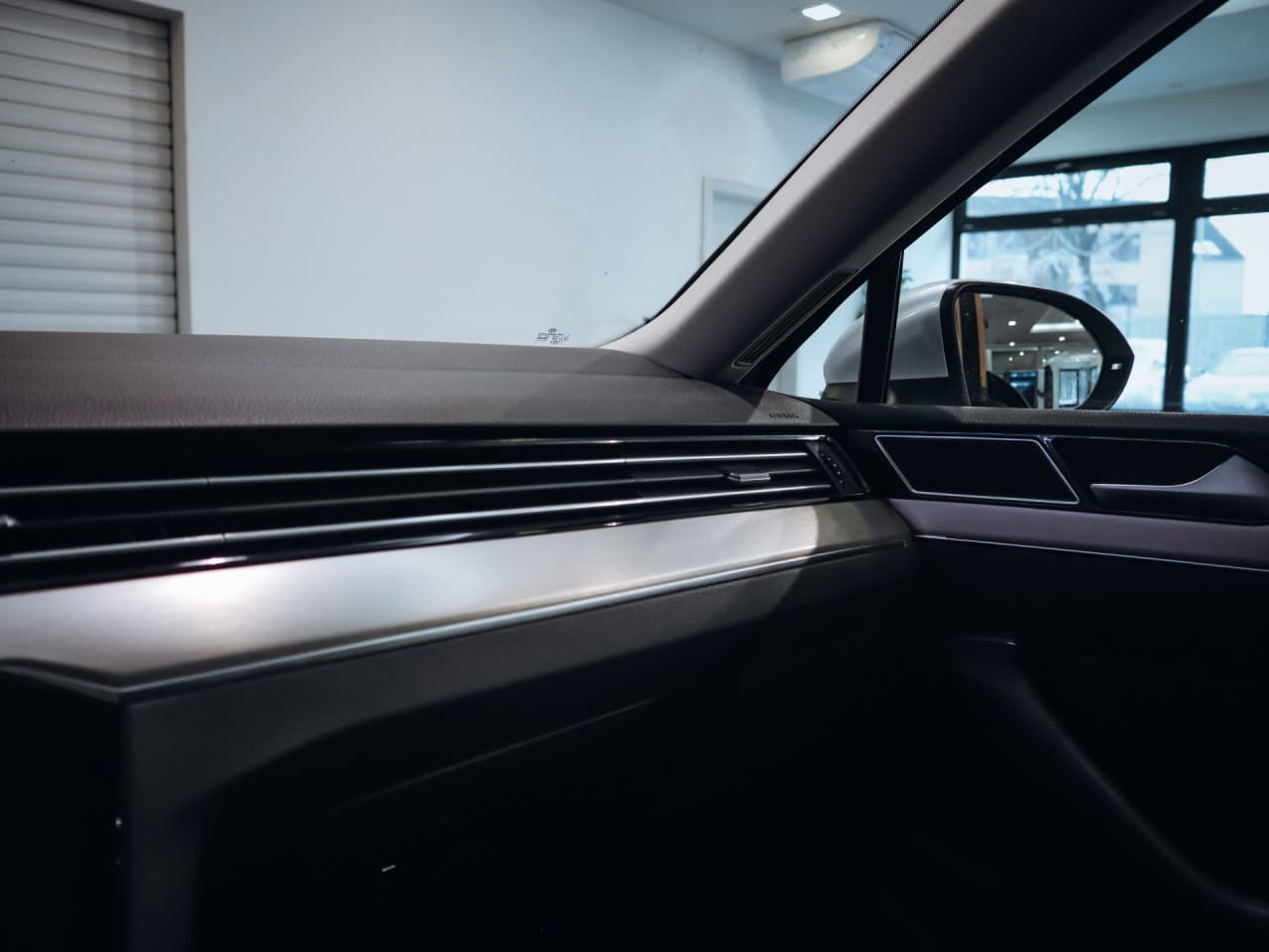 2019 Volkswagen Passat - 16