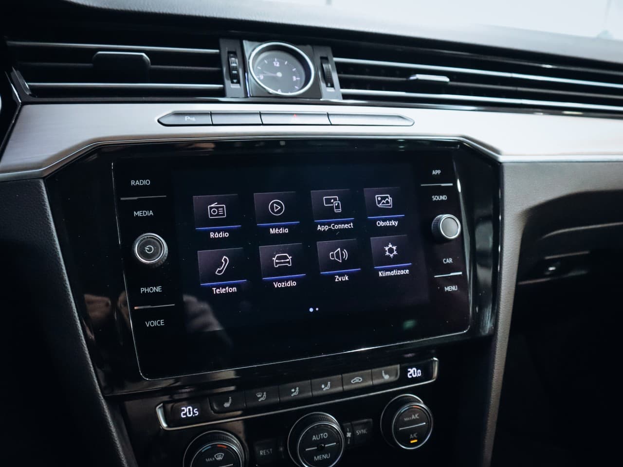 2019 Volkswagen Passat - 20