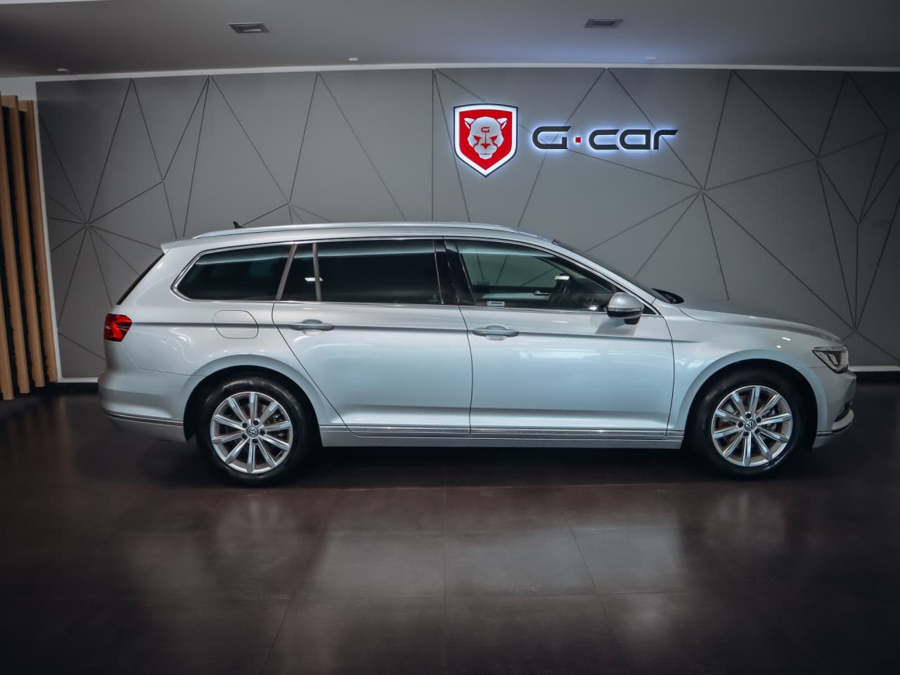 2019 Volkswagen Passat - 4