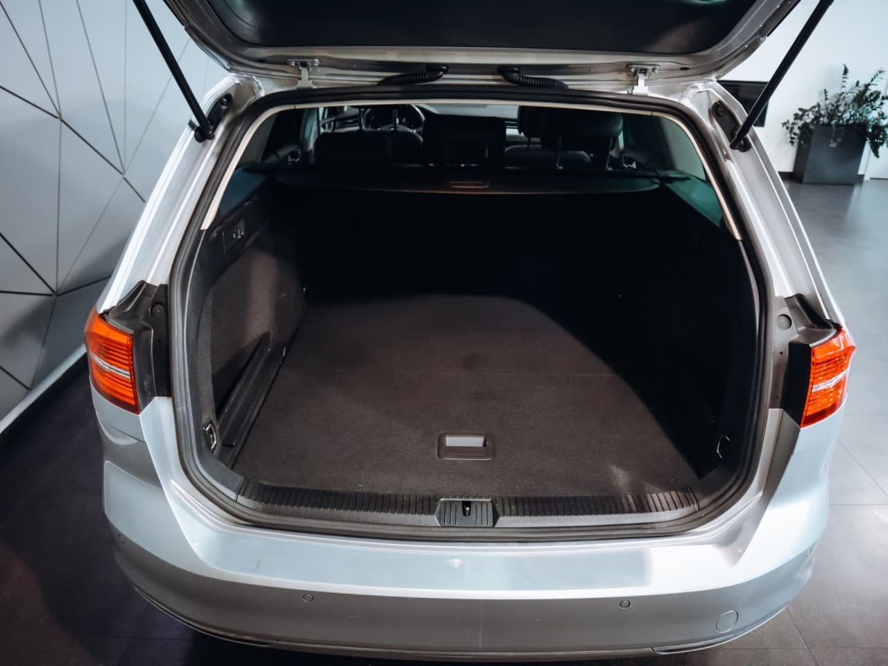 2019 Volkswagen Passat - 7