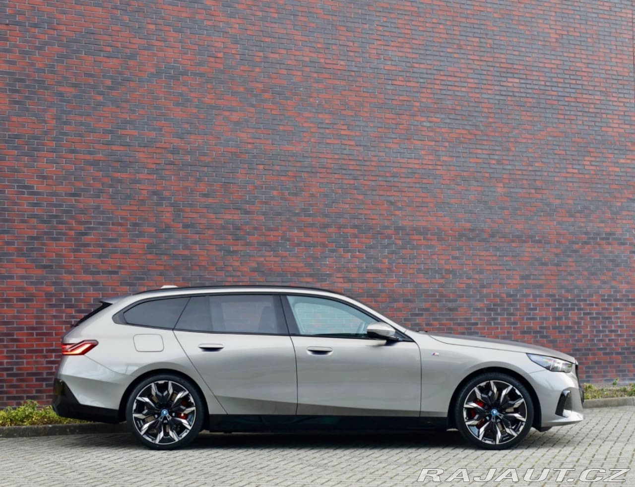 2025 BMW 5-Series - 19