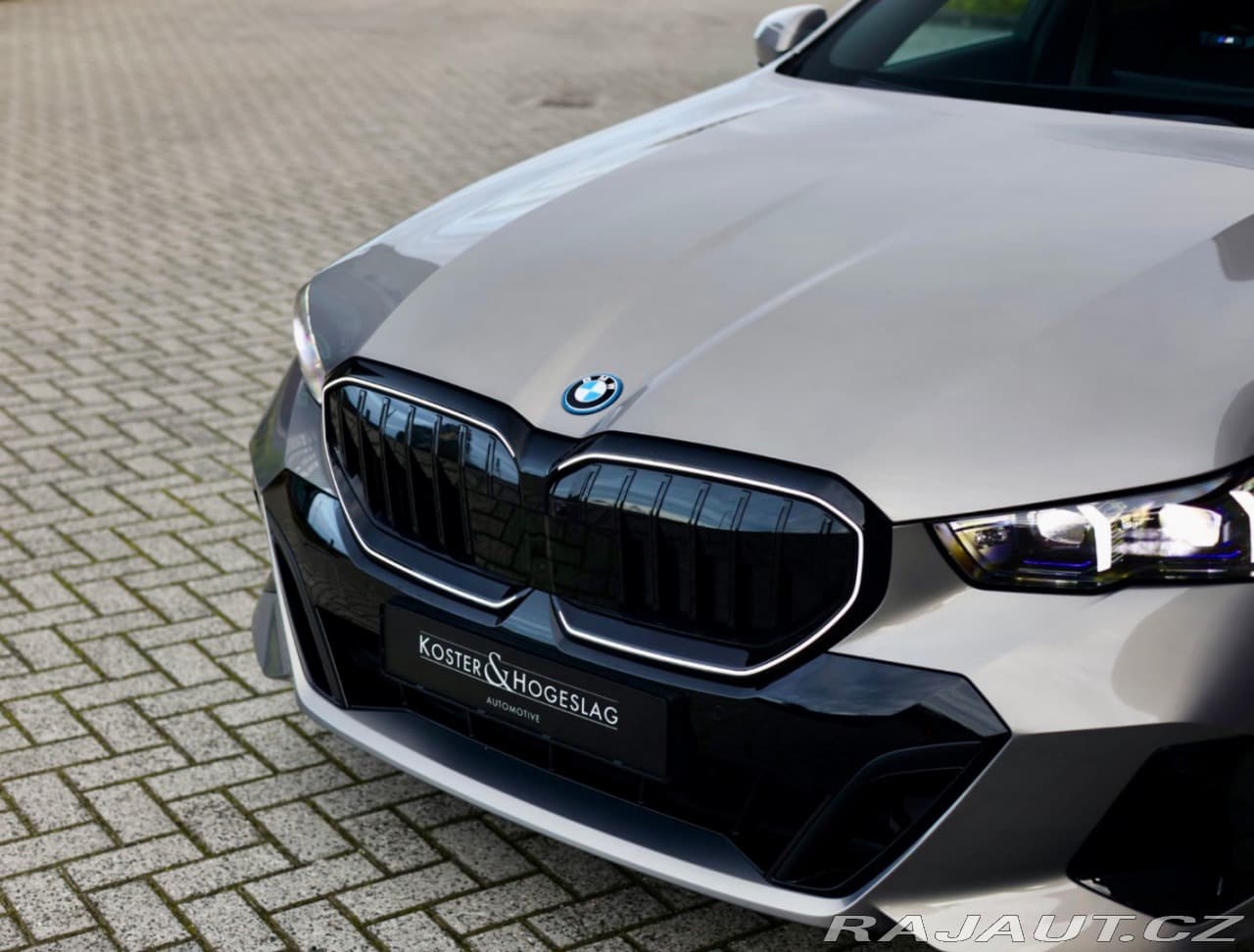 2025 BMW 5-Series - 9