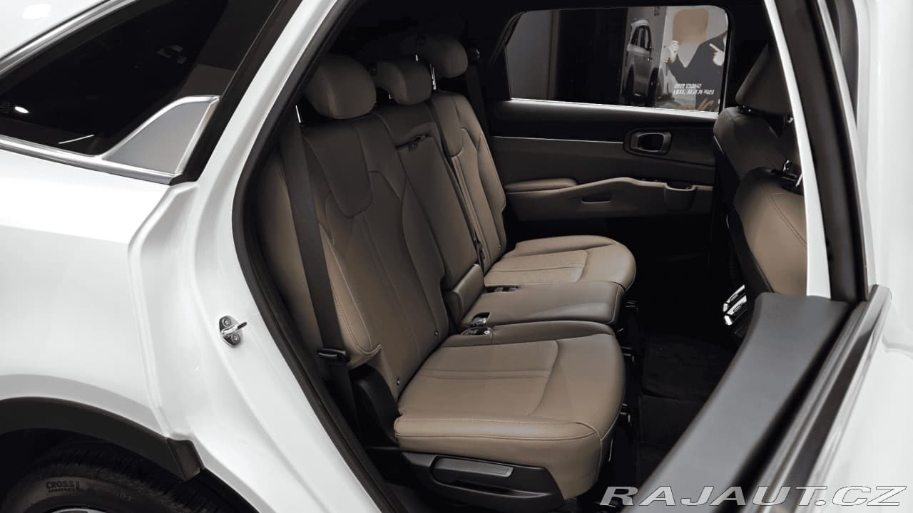 2025 Kia Sorento - 11