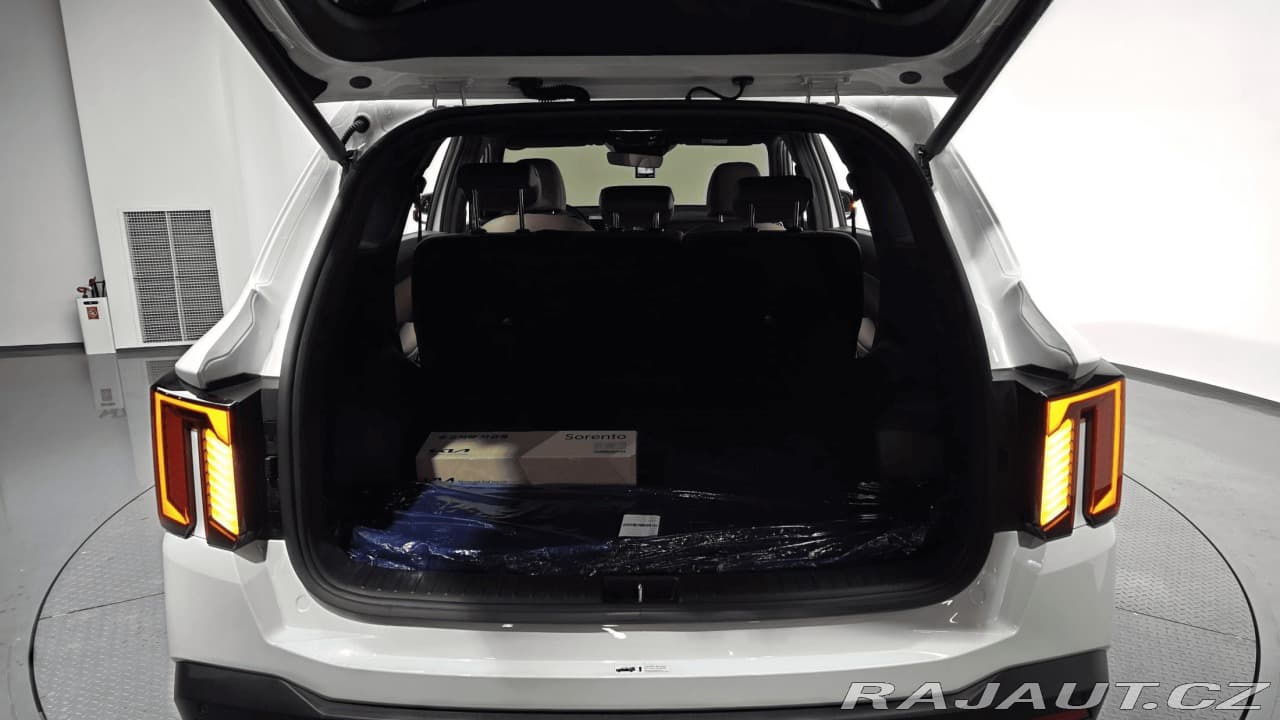 2025 Kia Sorento - 17