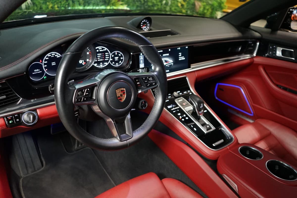 2017 Porsche Panamera - 10