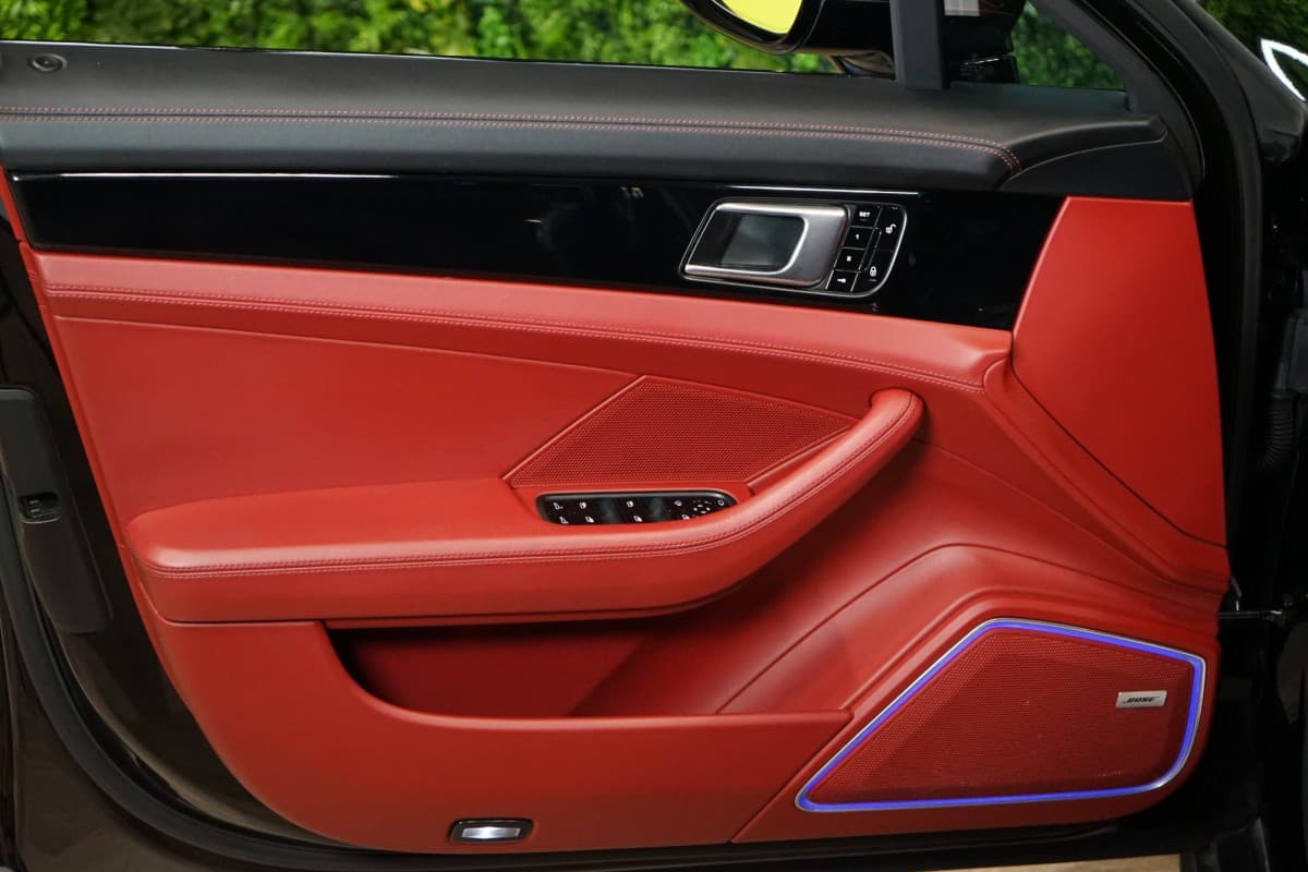 2017 Porsche Panamera - 18