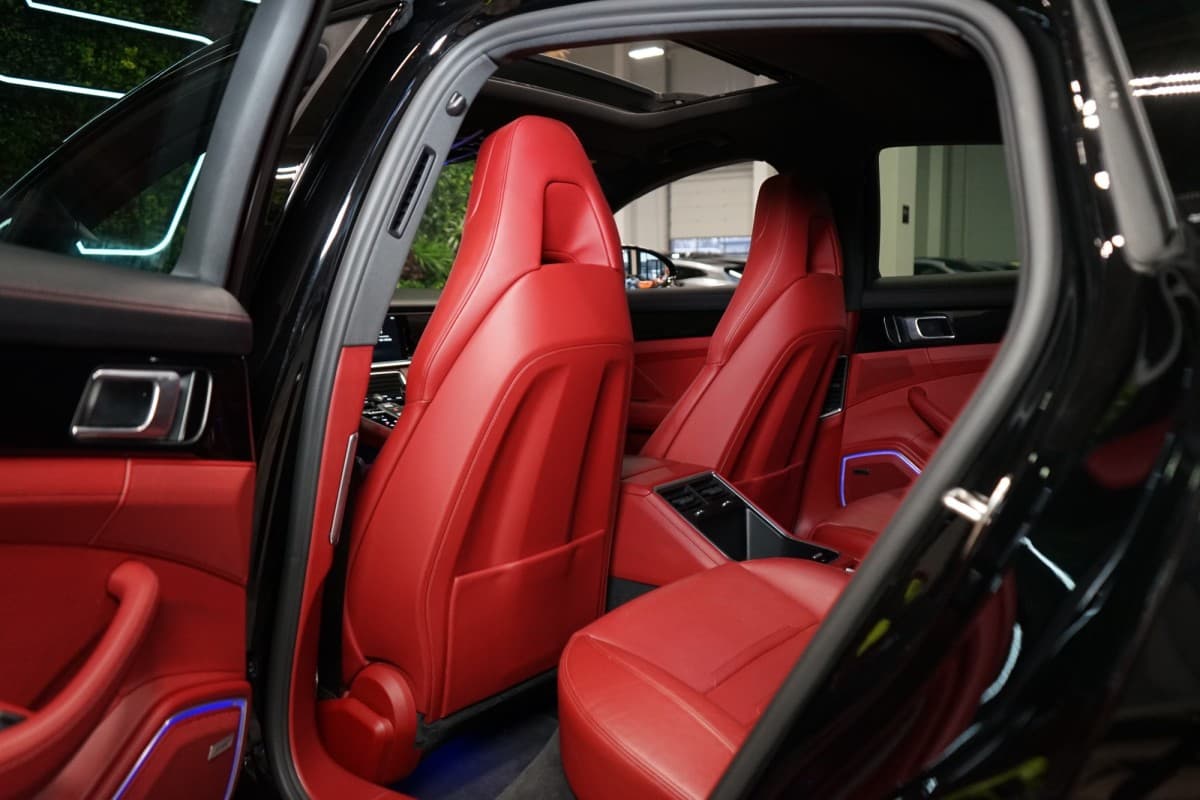 2017 Porsche Panamera - 19