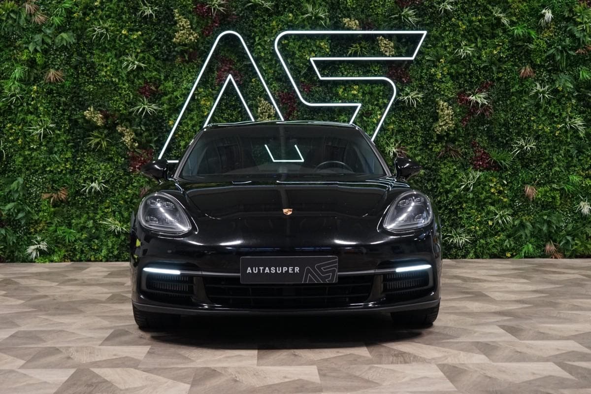 2017 Porsche Panamera - 2