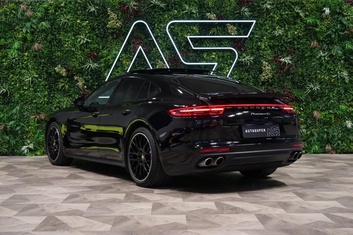 2017 Porsche Panamera - 7