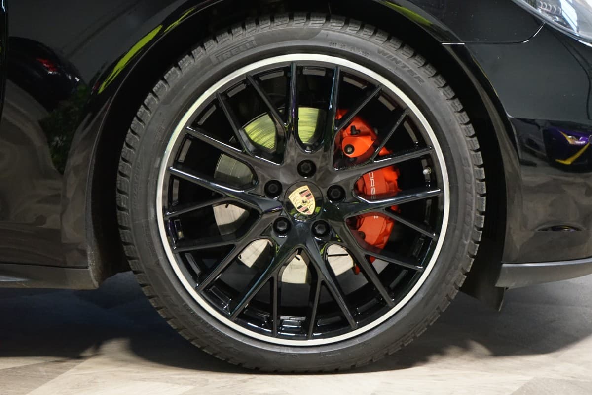 2017 Porsche Panamera - 9