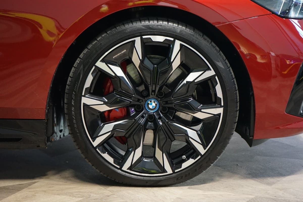 2024 BMW 5-Series - 11