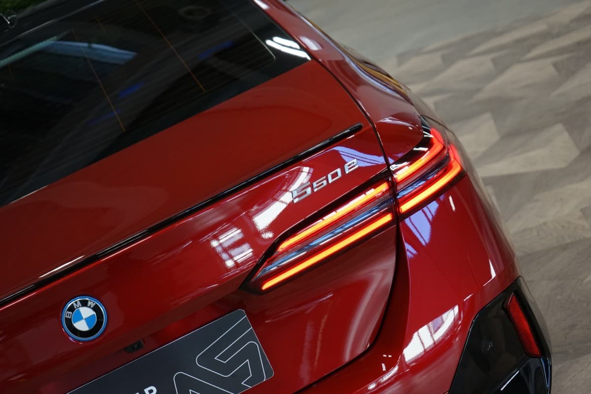 2024 BMW 5-Series - 12