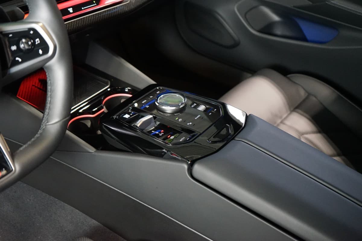 2024 BMW 5-Series - 15