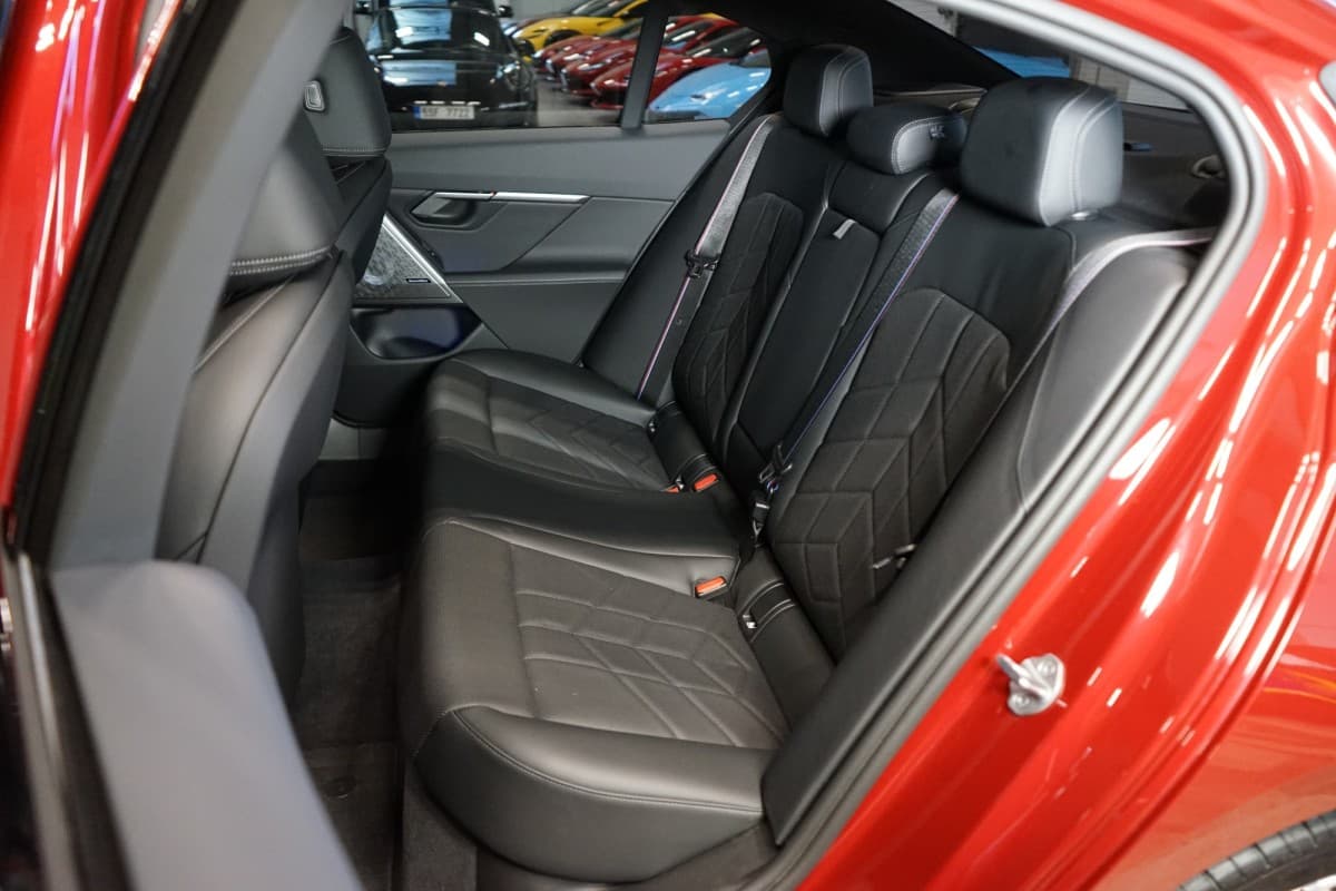 2024 BMW 5-Series - 17