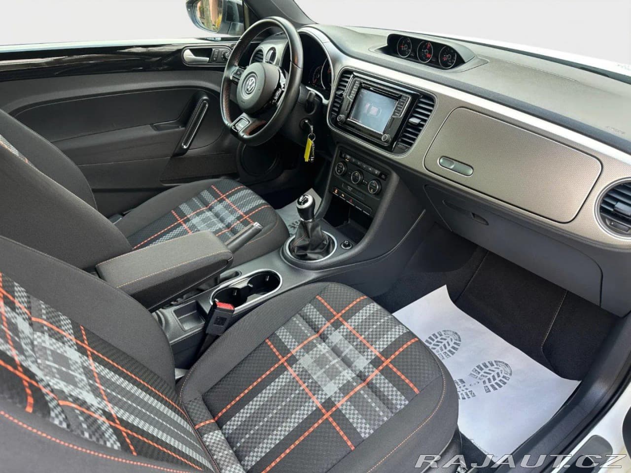 2015 Volkswagen Beetle - 11