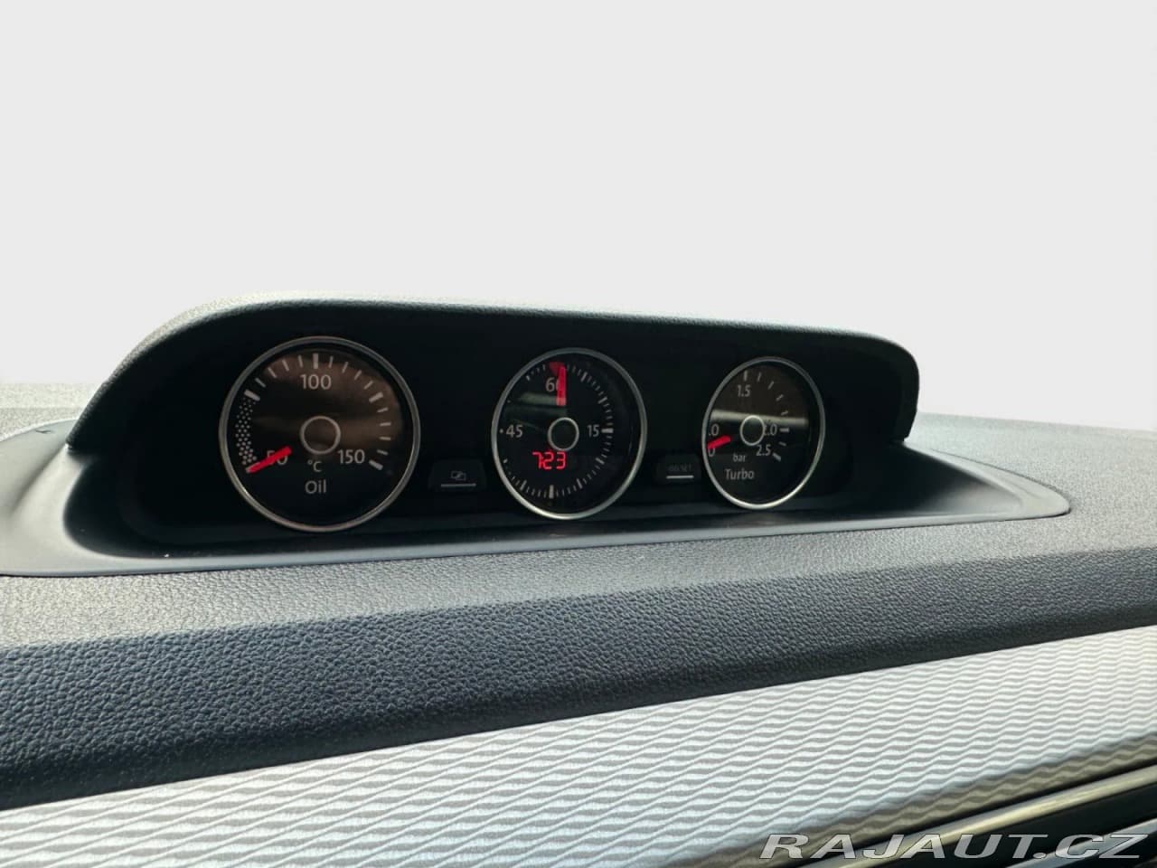 2015 Volkswagen Beetle - 14