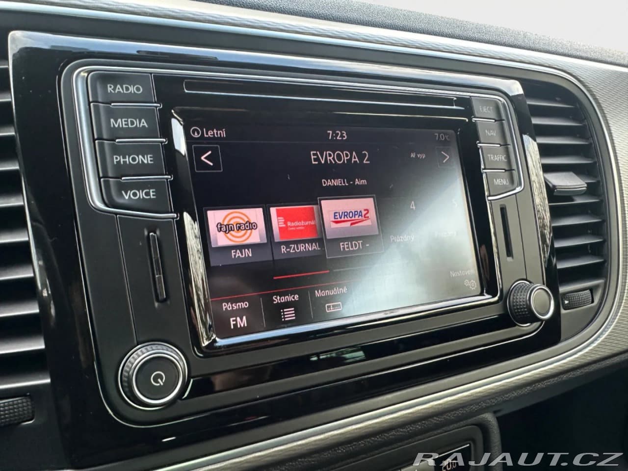 2015 Volkswagen Beetle - 15