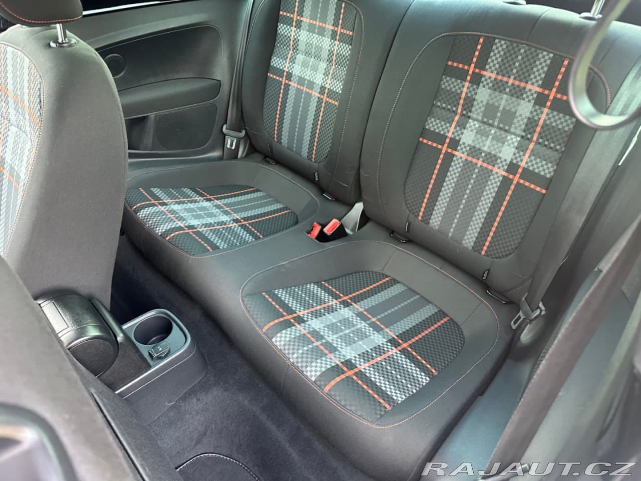 2015 Volkswagen Beetle - 17