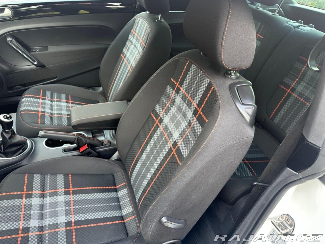 2015 Volkswagen Beetle - 18