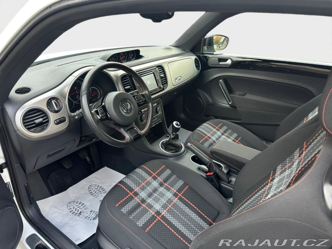 2015 Volkswagen Beetle - 9