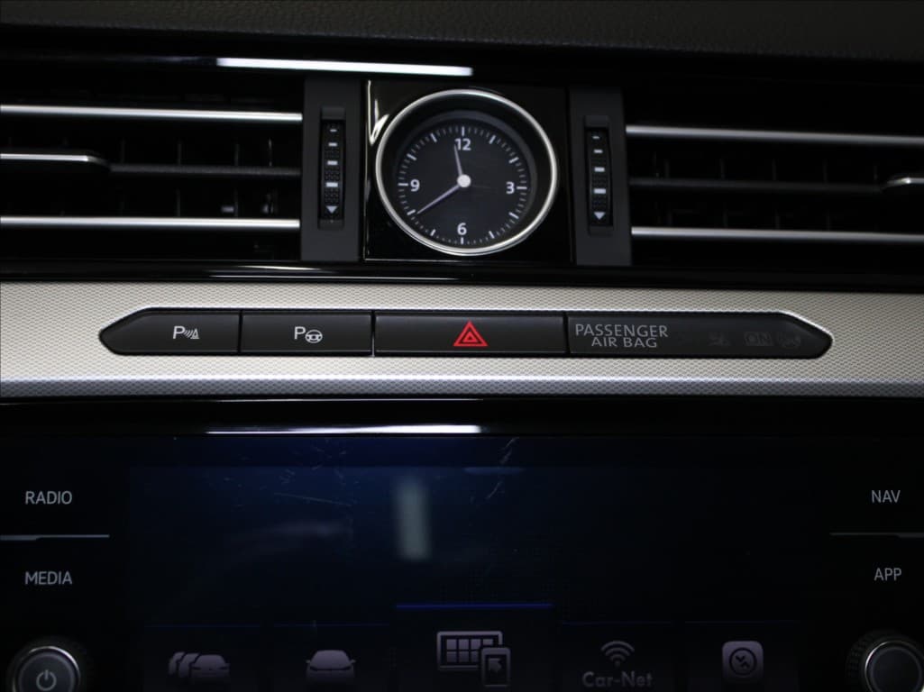 2017 Volkswagen Passat - 10