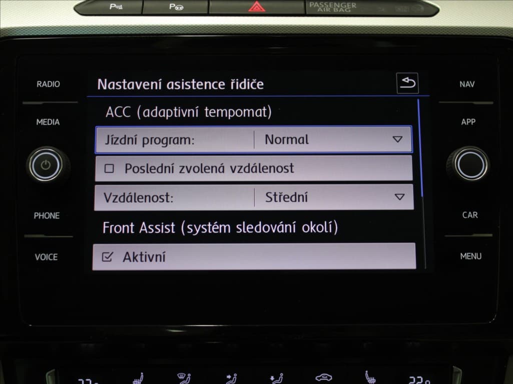 2017 Volkswagen Passat - 11