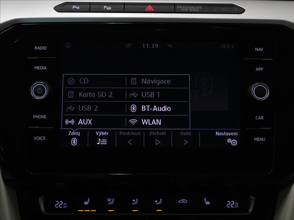 2017 Volkswagen Passat - 13