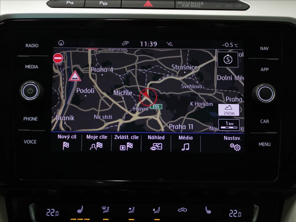 2017 Volkswagen Passat - 14