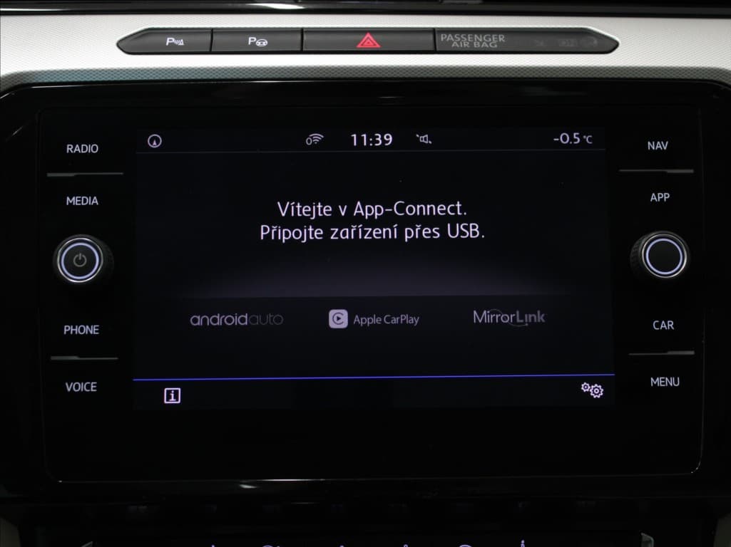 2017 Volkswagen Passat - 16