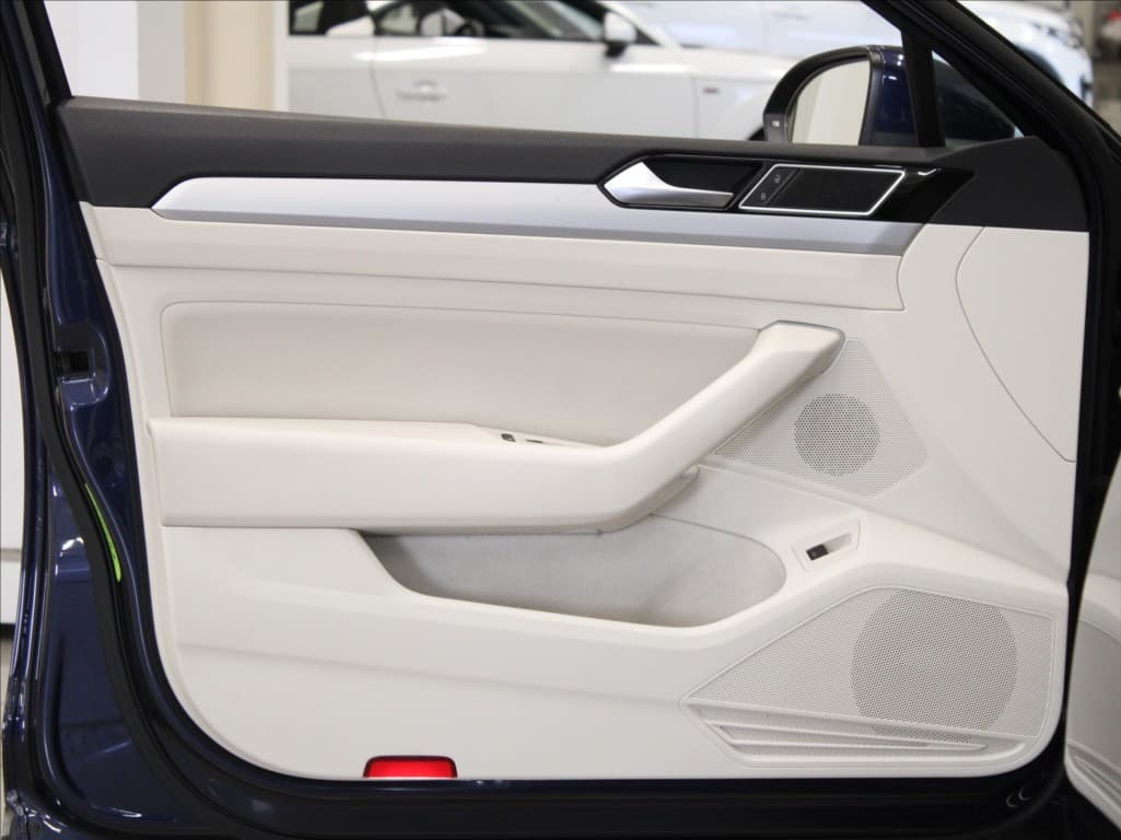 2017 Volkswagen Passat - 18