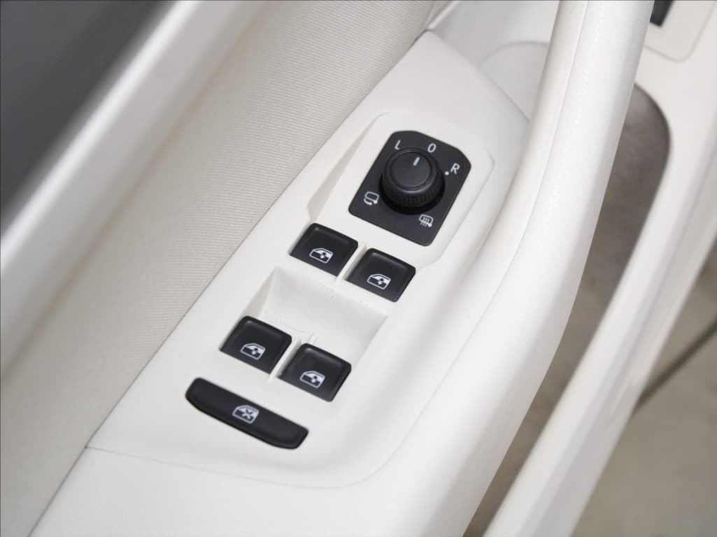 2017 Volkswagen Passat - 19