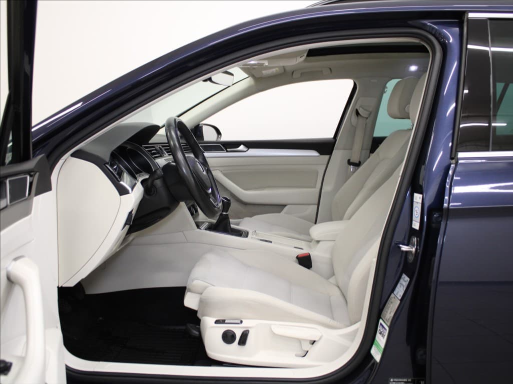 2017 Volkswagen Passat - 6